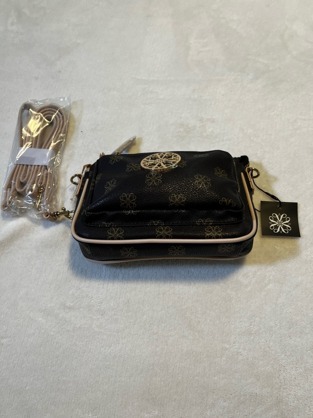 🌸 AVON Signature Collection Black & Blush Pink Crossbody/Wristlet Bag NWT 🌸 - Picture 3 of 7